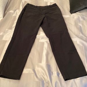 Izod black cotton blend pants
